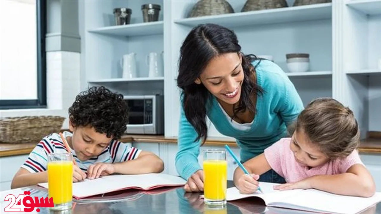 واجبات الأبناء وضغوطها.. 9 نصائح تساعد الأمهات على استعادة هدوئهن النفسي